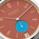 NOMOS Glashütte Tangente 38 Datum Ziegelblau  - Bild 4