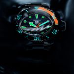 TAG Heuer Aquaracer Professional Taucheruhr unter Wasser mit mit fluoreszierenden Anzeigen und Zeiger