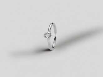 Filigraner Verlobungsring mit Diamant im Marquiseschliff in Weißgold