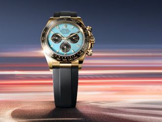Rolex Cosmograph Daytona mit eisblauem Zifferblatt, Gelbgoldgehäuse und schwarzem Oysterflex-Armband – Luxus-Chronograph für höchste Ansprüche.