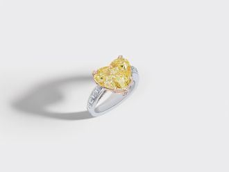 Verlobungsring mit gelbem Diamanten im Herzschliff in Wei&szlig;goldfassung