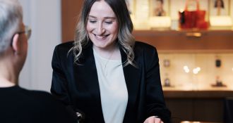 Individuelle Beratung für Verlobungsringe bei Juwelier Mühlbacher in Regensburg