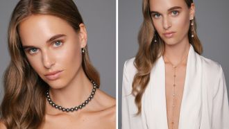 Zwei Models: eines mit dunkler Perlenkette und Perlenohrring, das andere mit langer Goldkette und langen Perlenohrringen aus der Transformers Kollektion von Yana Nesper.