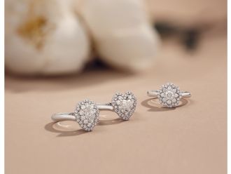 Statement-Verlobungsringe aus der I will. I do. Kollektion von Crivelli mit herzförmigem und rundem Diamant-Halo in Weißgold