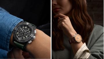 Von links nach rechts, Avenger Chronograph am Herrenhandgelenk, Superocean Uhren in Stahl mit schwarzem und weissem Zifferblatt auf Sandstrand liegend, Premier Chronograph am Damenhandgelenk