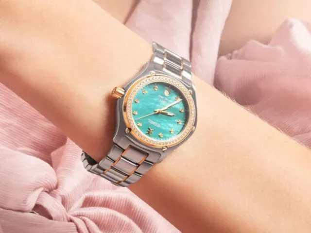 126-1216663 EBEL1911 wrist-2
