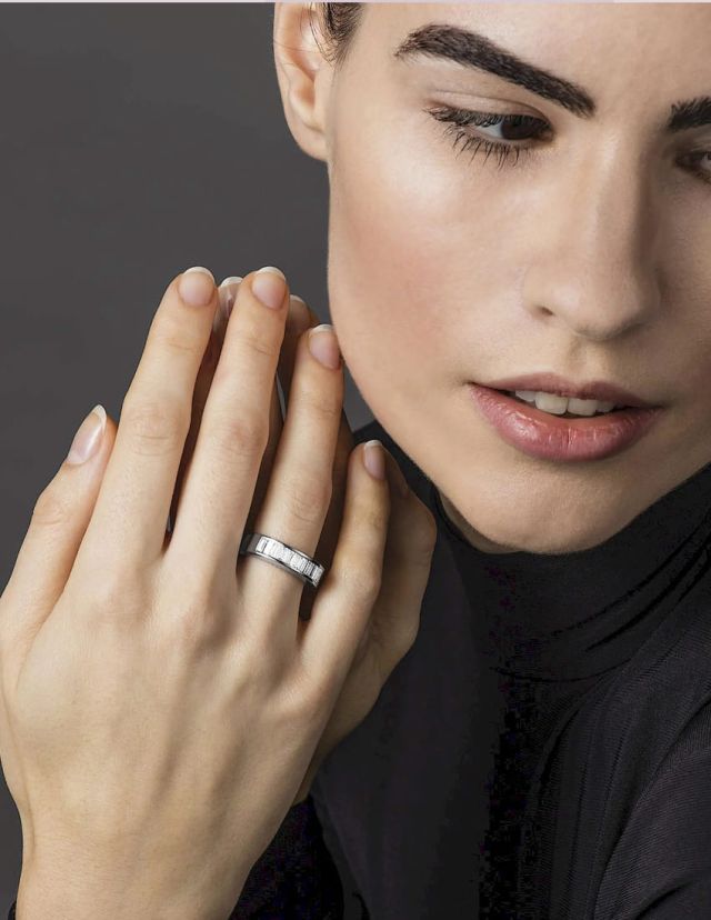 schmuckmarke-henrich-denzel-slider-mehr-vert