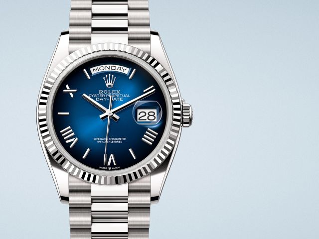 Rolex Day-Date Armbanduhr aus Edelstahl mit blauem Zifferblatt, geriffelter Lünette, Präsidentenarmband sowie Wochentagsanzeige und Datumsfenster mit Zykloplupe