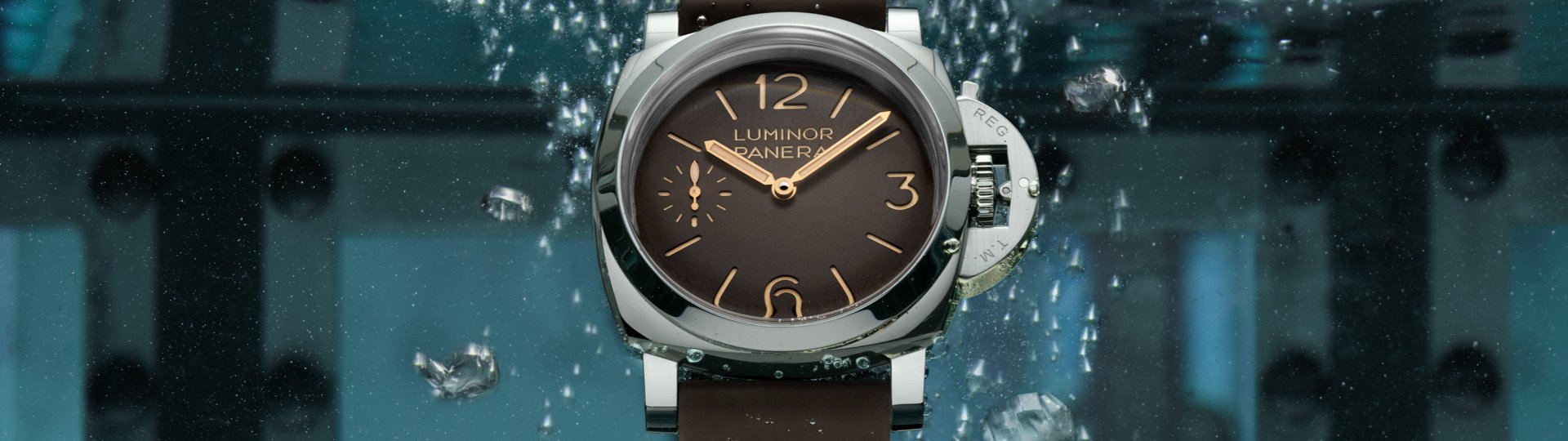 Panerai Luminor Taucheruhr unter Wasser mit Luftblasen, braunes Zifferblatt und robustes Armband &ndash; luxuri&ouml;se Sportuhr mit hoher Wasserdichtigkeit
