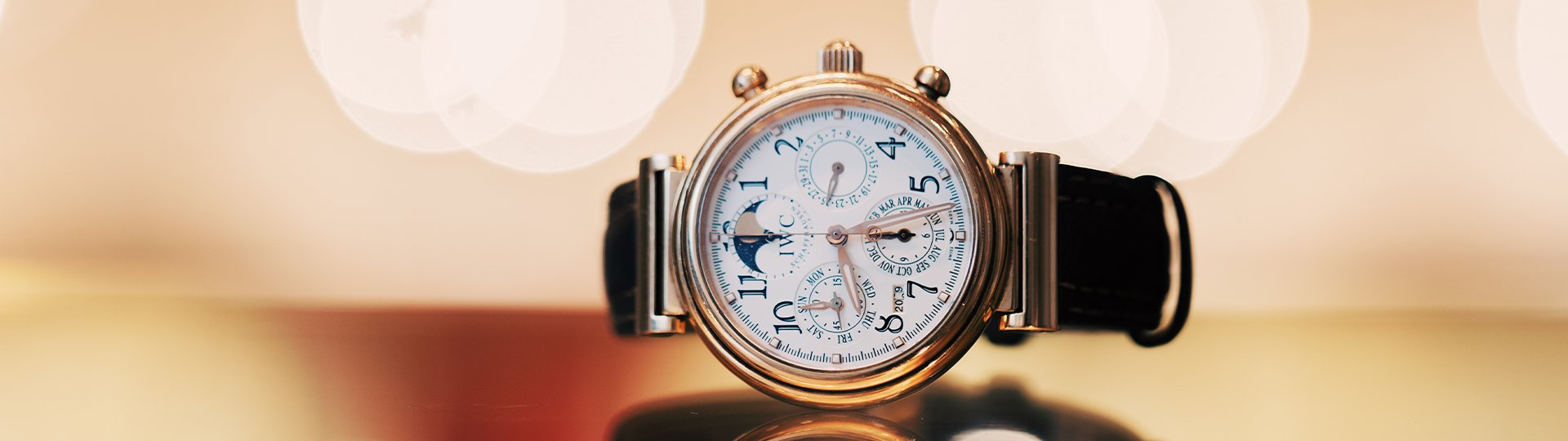 IWC Da Vinci Ewiger Kalender Chronograph als Preowned Luxusarmbanduhr mit Lederarmband bei Mühlbacher