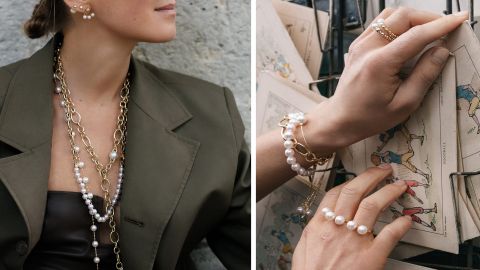 Goldschmuck mit weißen Perlen von Yana Nesper: lange Ketten, Armbänder und Ringe an Hals und Handgelenk. Goldschmuck mit weißen Perlen von Yana Nesper: lange Ketten, Armbänder und Ringe an Hals und Handgelenk.