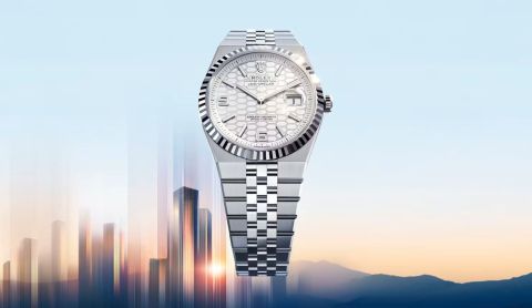 Rolex Land-Dweller Uhr in Stahl und Weissgold vor Lifestylehintergrund