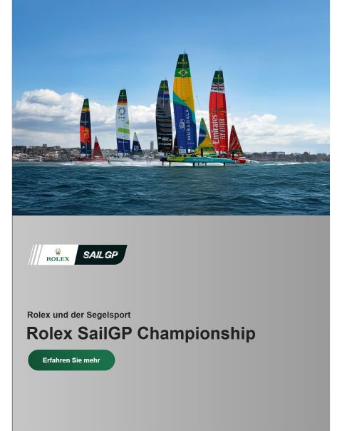 Segelregatta mit internationalen Teams bei der Rolex SailGP Championship – schnelle Katamarane mit farbigen Segeln, Rolex Logo und Sponsorenmarken, aufgenommen auf offenem Meer.