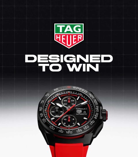 TAG Heuer Logo mit Designed to win Schriftzug, darunter ein TAG Heuer Formula 1 Chronograph mit schwarzem Gehaeuse, schwarzem Zifferblatt und rotem Kautschukband